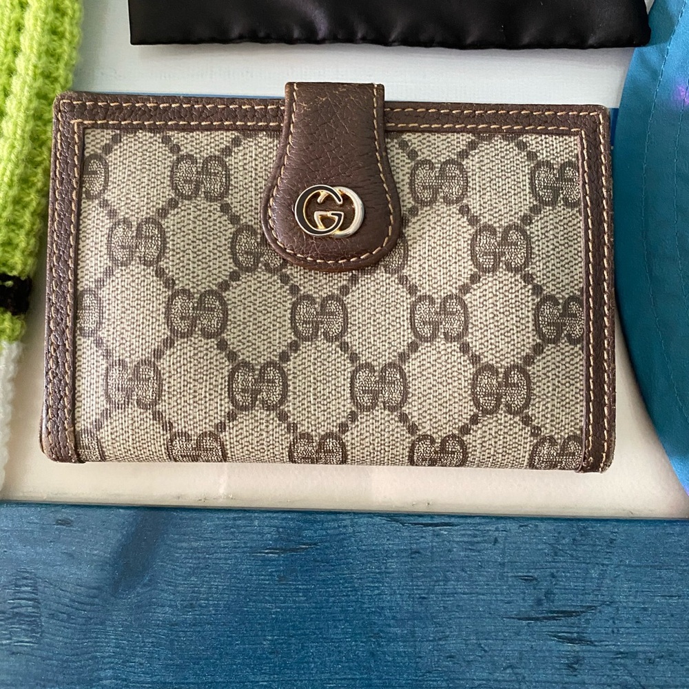 Gucci Authentic Beige and Brown GG Leather wallet